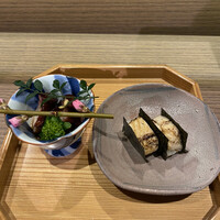 かわむら出汁茶 - お通し　タコの柔らか煮　穴子の押し寿司かな？