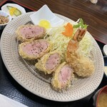 こぶたさんがころんだ。 - 限定特上ヒレカツ定食シャトーブリアンアップ
                                
                                いつもながらに見事な
                                白い衣に低温調理のピンクのお肉（＾ω＾）