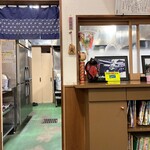 志のぶ本店 - 席から厨房を