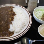 食事処 ファイン・クック こと - 牛スジカレー  サラダ付き  680円