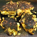Takoyaki Okonomiyaki Gouchan - 引っ張り出されたもつ&こげこげおこ