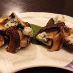 和食処 大ばん - 肉厚椎茸のブルーチーズ焼き