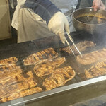ぶた福 - 焼き台の前の席を確保♪見てるだけでヨダレが出るww