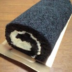 キュール - 竹炭ロールケーキ