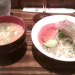 味噌汁　サラダ