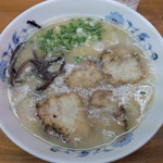 ラーメン６００円　繊細にして大胆、重厚にして軽やか
