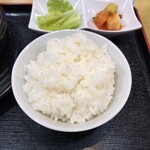 韓味家 - ご飯　サラダ　キムチ