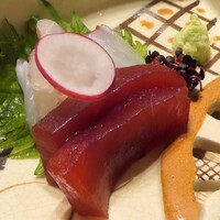 日本料理 e. - お造り（マグロ，ヒラメ）