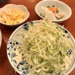 とんかつ河 - キャベツ、タルタル、お新香