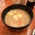 とんかつ河 - 豚汁　具バッチリ