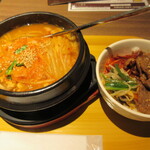 ビストロ 龍王 - チゲ（納豆or豆腐）＆ミニカルビ丼　880円