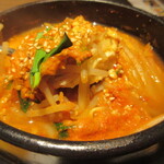 ビストロ 龍王 - 熱々具だくさんのチゲ。
