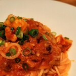 タヴェルネッタ・ダ・キタヤマ - メリハリあるトマトソースには、粗く砕いたオリーブやケイパーの酸味、アンチョビのコクが加わりプッタネスカのような味わい