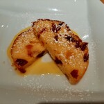 タヴェルネッタ・ダ・キタヤマ - レーズンやいちじく、アプリコットなど4種類のフルーツを使ったパウンドケーキは、洋酒シロップに漬け込み仕上げにアングレーズソースをトロリ