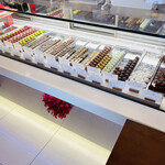 パティスリー シュール - チョコレートがとても綺麗で美味しそう(o^^o)