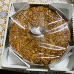 パティスリー シュール - 「アーモンドケーキ」1,995円税込み（8等分に切っていただきました。）