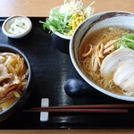 Shokudou Wa-Pu - 半ラーメン（大盛）+焼肉どん（大盛）
