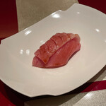 野嵯和 - 氷見の本鮪～とろと中とろを合わせた握り