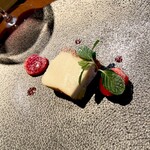 バール ア フロマージュ スーヴォワル - コンテとホワイトチョコレートのチーズケーキ