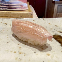 鮨 在 - 大洗の春子鯛
                    身が柔らかで脂が上品です。