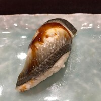 すし処 宮葉 - 同店名物の穴子。ほろりとくずれる線維の食感が印象的です。