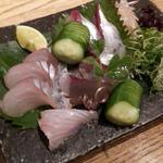 ビストロ割烹 YAOYA - シマアジのお造り
      