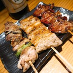 Kabutoya - 鶏もも・・プリプリ！
                        豚バラ・・
                        カリカリに焼かれててめちゃ美味しい(*^^*)
                        心臓・・癖無く美味しく食べれた！
