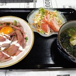 Kafemidoriya - ローストビーフ丼 サラダ・ミニうどん付き