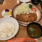 かつ半 - 特ロースかつ定食