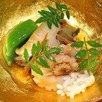 杦 - 先付け　　アワビ、飯蛸とイイ、バチコ、スナップエンドウ