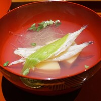 杦 - お椀　　京都産の筍、宍道湖の白魚、うるい、独活、木の芽