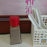 八幡屋 - 調味料は胡椒のみ