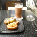 ル・ショコラ・アラン・デュカス - 焼き菓子２個＋アイスチョコレート 2200yen