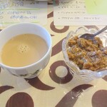 ロイヤルグリーン レストランアンドバー - ワタラッパン、ミルクティ