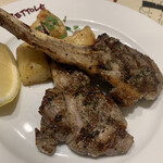 ラ・ベットラ・ダ・オチアイ -  仔羊の香草グリル