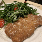 ラ・ベットラ・ダ・オチアイ - 秀味豚のカツレツ トマトとルッコラサラダ添え