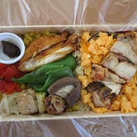 里葉亭 - フライライス＆タレ比内地鶏そぼろハーフ＆ハーフ焼鳥弁当