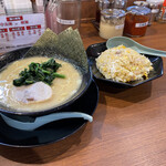 横浜家系ラーメン 鶴乃家 - 