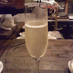 オステリアアルバ - グラスシャンパン