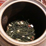 一保堂茶舗 喫茶室 嘉木 - 2012年夏 急須の中の玄米茶
