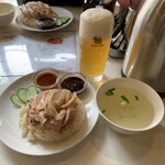 東京カオマンガイ - 黒ダレでカオマンガイ（650円）＋赤ダレ（60円）＋樽生シンハー（650円）