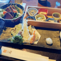 土佐料理 司 阪急グランドビル店 - <選べる5種のメインと彩り8種のお惣菜ランチ> 天ぷら盛合せ