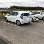 Izumiya - 専用駐車場も４〜５台あります