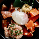 魚丼 イオンタウン上里店 - テイクアウト
                                ●25旨味温玉丼（並）537円＋tax
                                漬けマグロ　漬けサーモン　ねぎとろ　温玉
                                