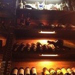 クライスラー - 店内。高い所までお酒が。