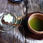 茶房 糸屋 - 煎茶500円　季節の和菓子がつきます