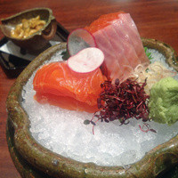 郷土料理くらわんか - 信州サーモンの刺身＆ホヤ塩辛