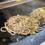 Okonomiyaki Hirai Yama Shinaten - 調理中