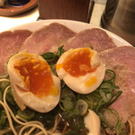 京都ラーメン 森井 - 味玉の黄身はトロトロでした