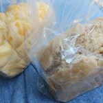 コグメロテラード - 左がチーズ、右がコーヒーです